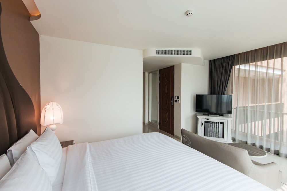 Rachabhura Hotel 12/50
