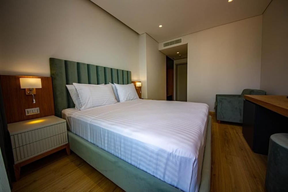 DELUXE, DOUBLE BED, SEA VIEW