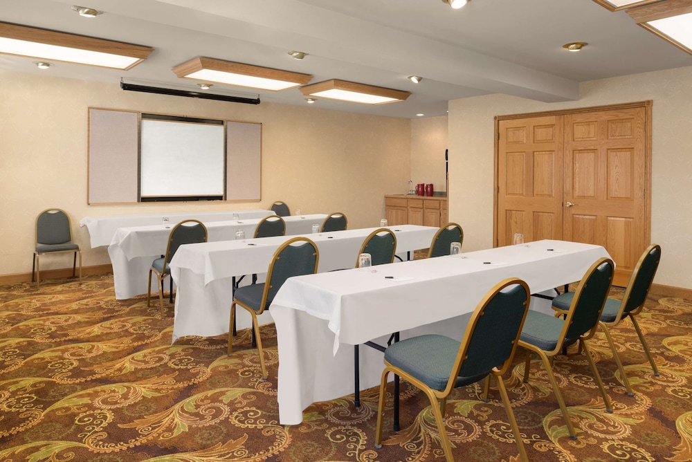 Country Inn Suites By Radisson Milwaukee Airport Wi 48/50