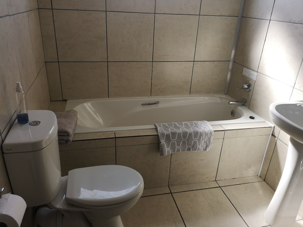 Smithland Guest Apartments 46/50