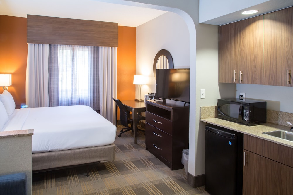 Holiday Inn Express Hotel Suites Oxford 12/46