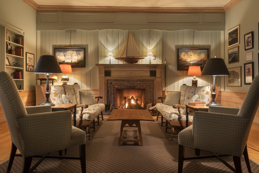 Spruce Point Inn Resort Spa 36/40