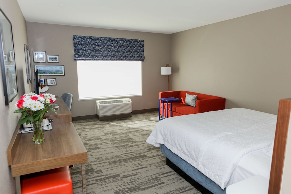 Hampton Inn and Suites Lafayette Medical Center CO 13/57