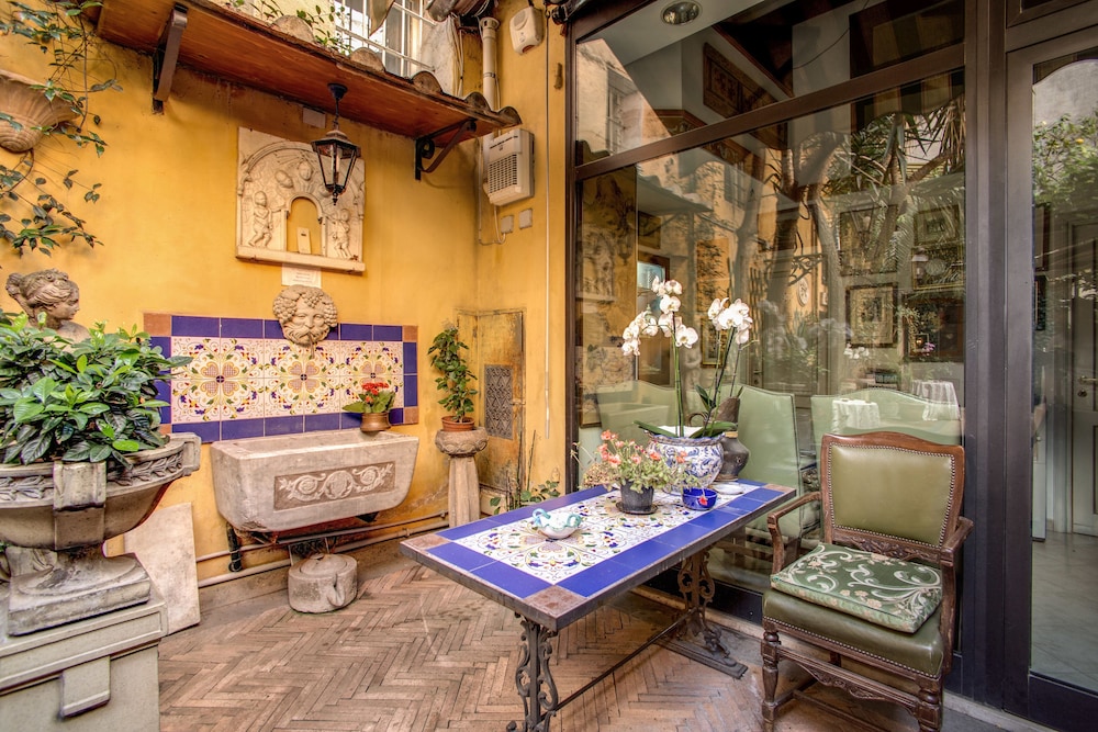 Navona Gallery Suites 4/50