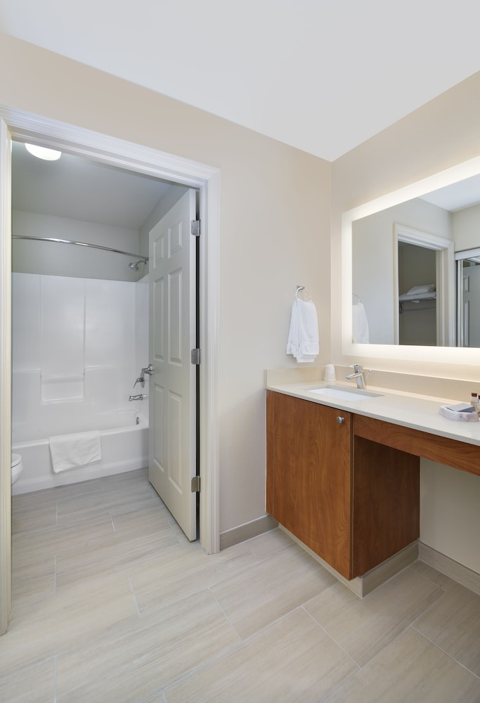 Hawthorn Extended Stay by Wyndham Naples 15/54