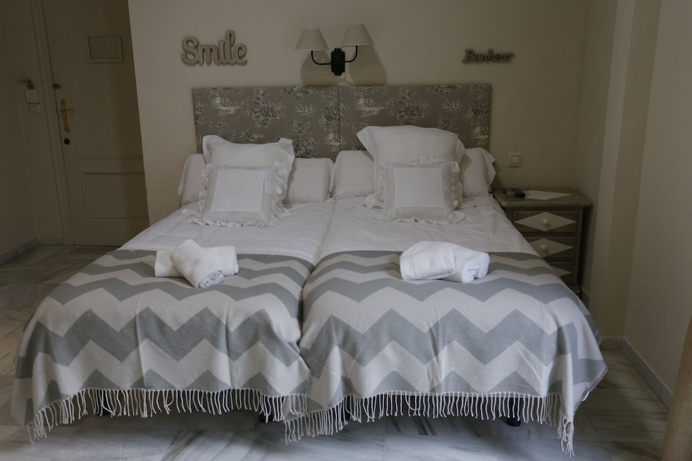 Hostal Jardin De La Alameda 16/50