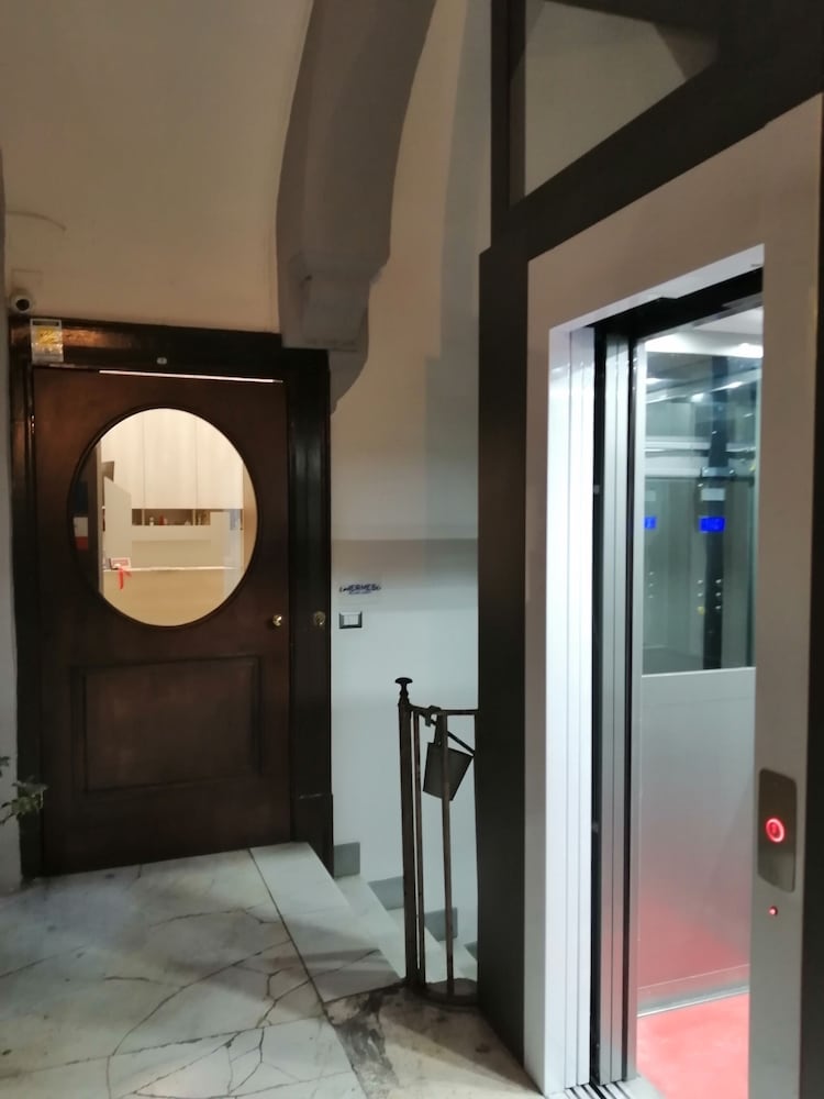 Hermes Rooms For Tourists 50/50