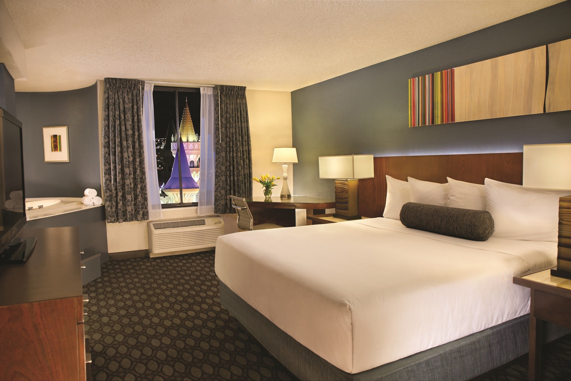 ROYAL, SUPERIOR, KING BED