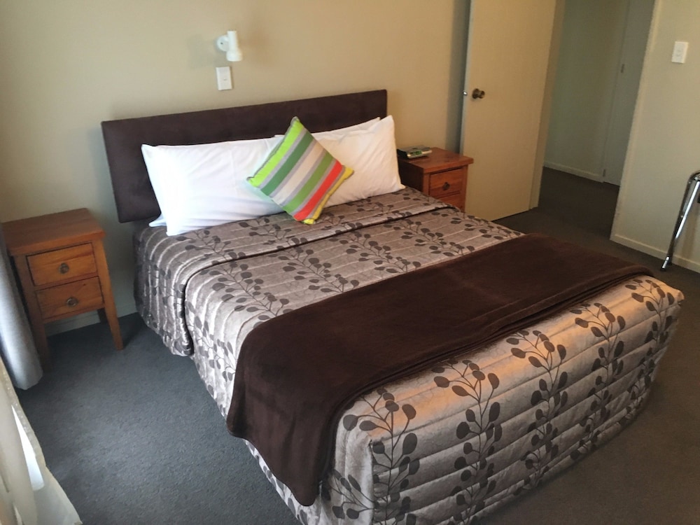 Edgewater Motel 28/71