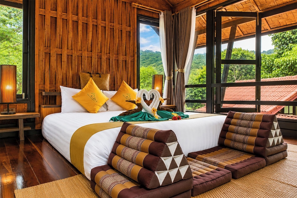 Suite, Double Bed, Garden View
