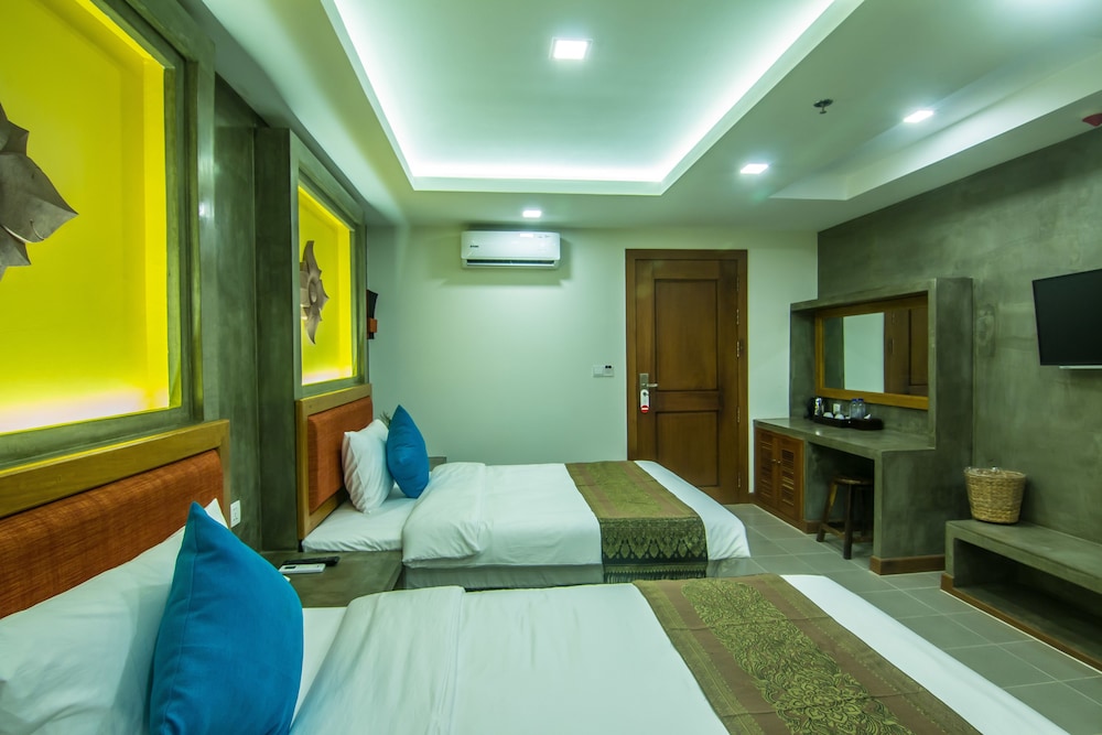 DELUXE, TWIN BEDS, BALCONY