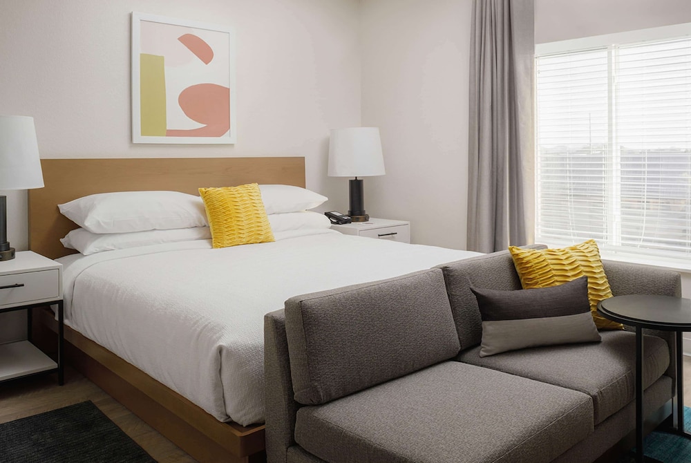 STUDIO, SUITE, KING BED, ACCESSIBLE