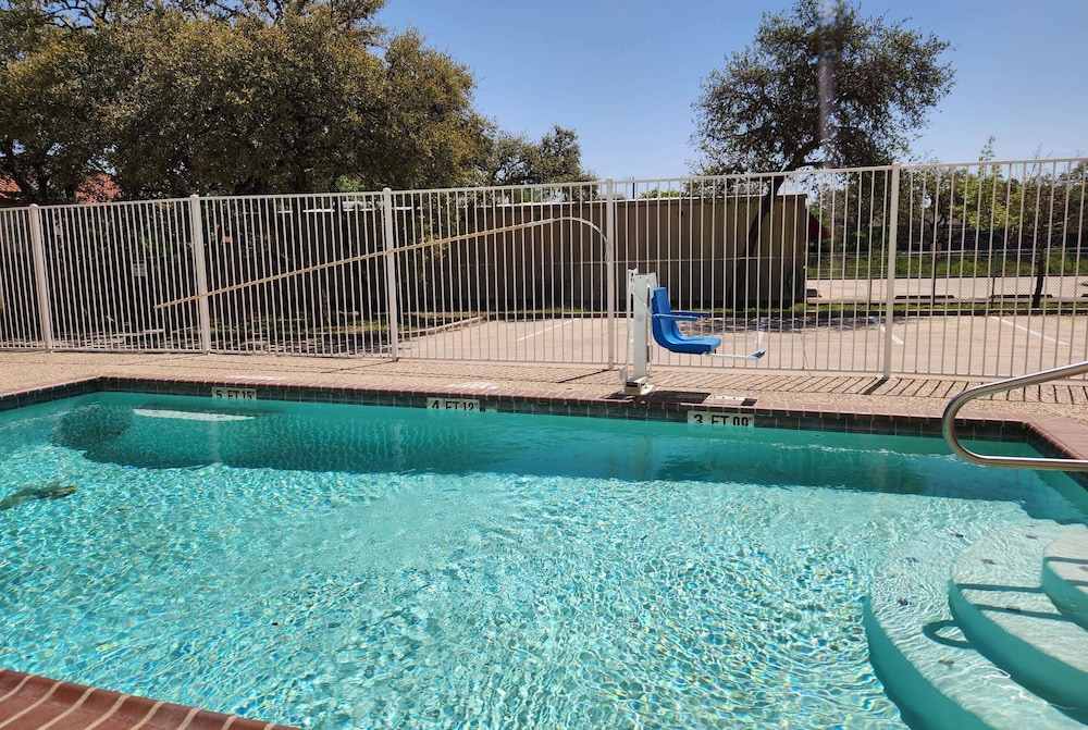 Motel6 San Antonio Tx Airport 40/60