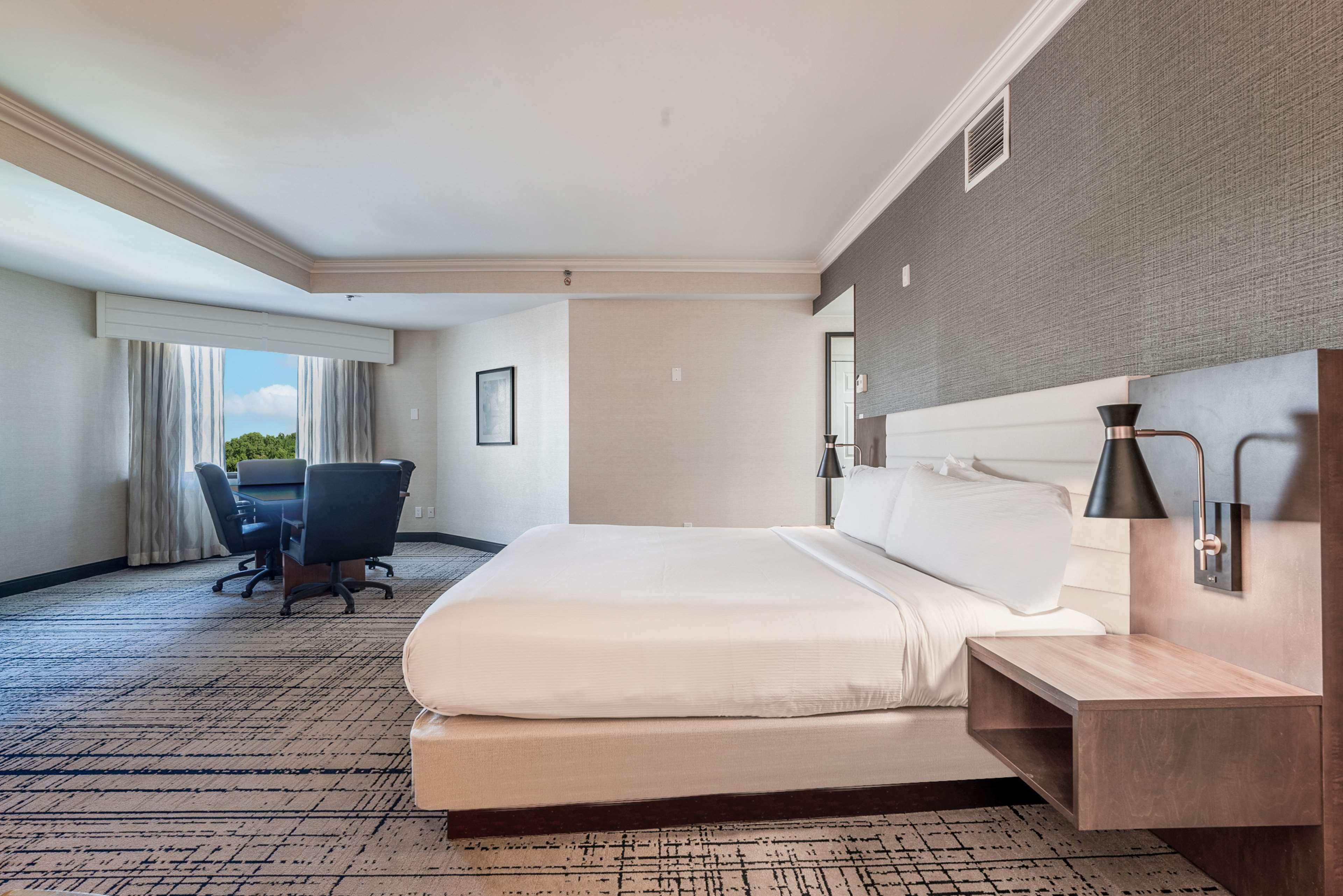 ROOM, KING BED, SOFA