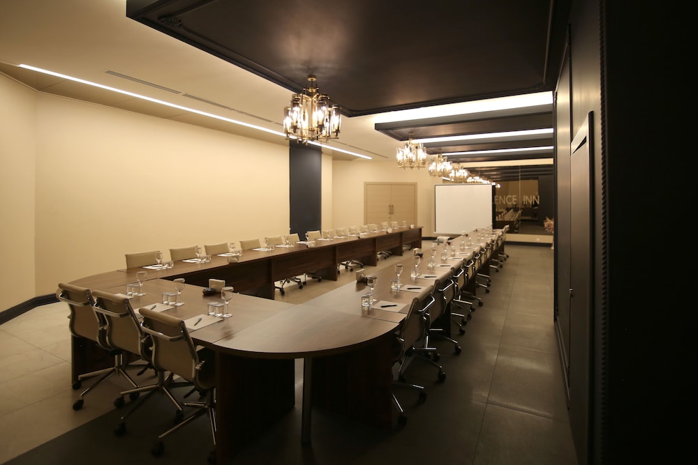 Hotel Excellence Inn 30/35