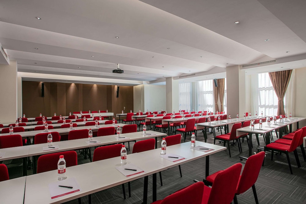 Ramada by Wyndham Yangzhou Slender West Lake 18/19