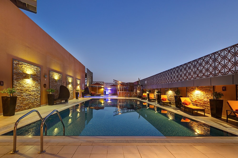 swimming pool spa