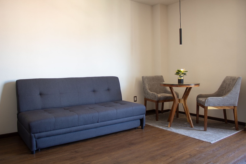 Estanza Hotel and Suites 40/58