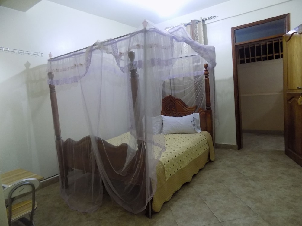 Japs Motel Mbarara 15/22
