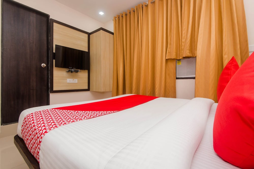 Oyo 13511 Hotel Gems 11/15