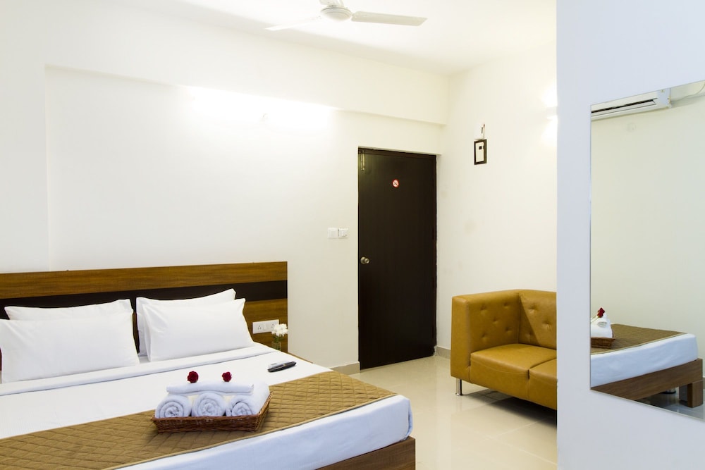 PREMIUM, QUEEN BED, KITCHENETTE