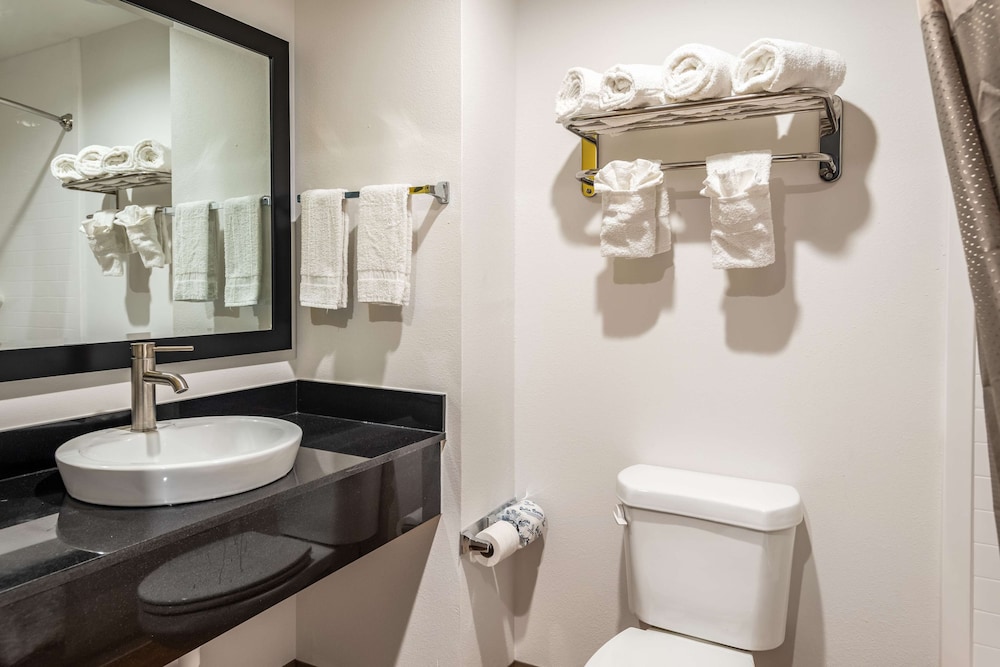 غرفة ديلوكس بسريرين كوين بمطبخ صغير، Studio6 Lake Charles, LA 5/8