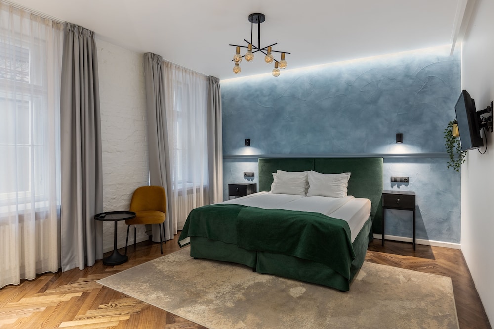 SUPERIOR, DOUBLE BED