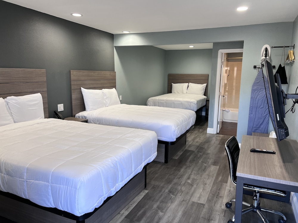 Surf City Inn And Suites 9/50