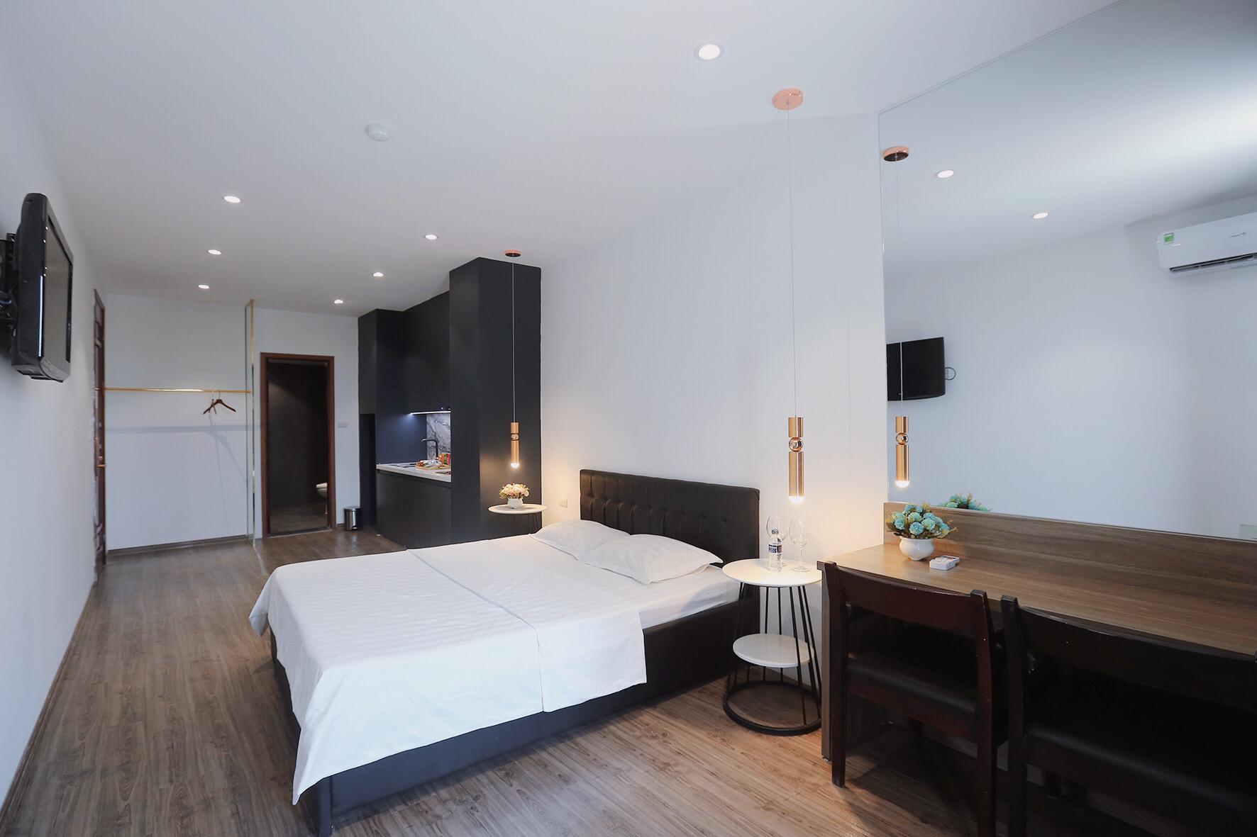 BH Riverside Hotel 33/43
