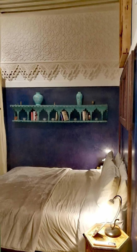 RIAD TARA 11/77