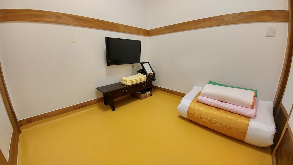 So Hyeon Dang Hanok Guesthouse 16/67