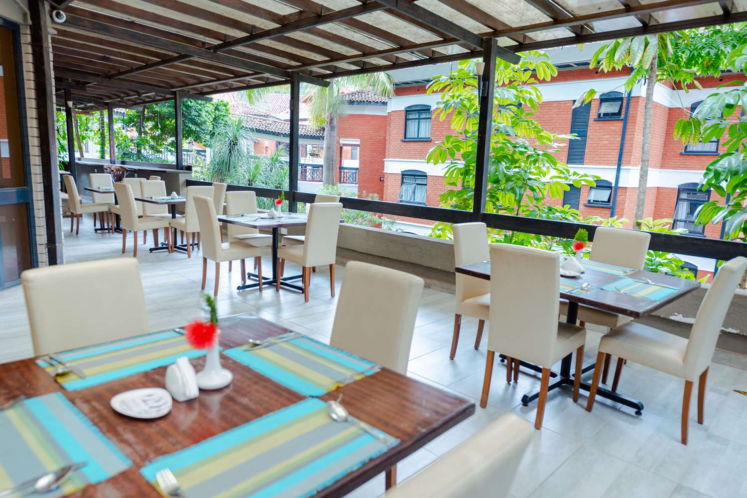 Heri Heights Hotel Apartments, SureStay Collection by BW 25/27