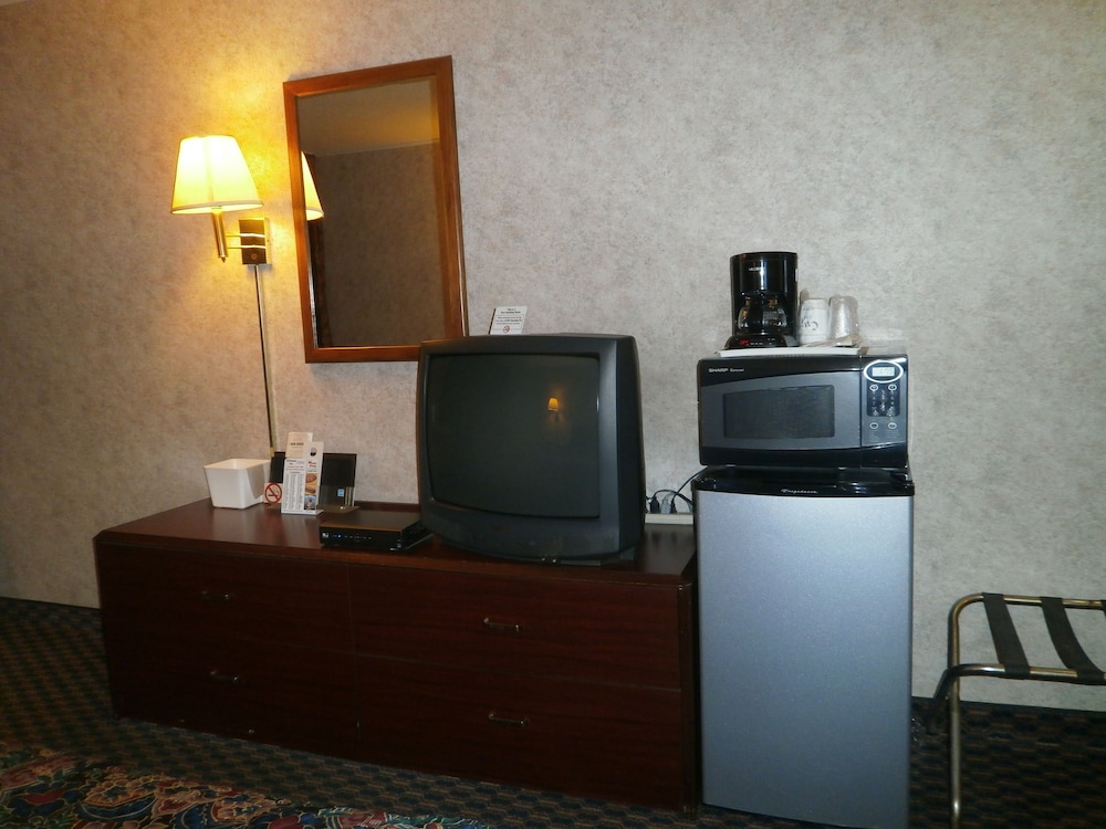 Richmond Inn & Suites 20/36