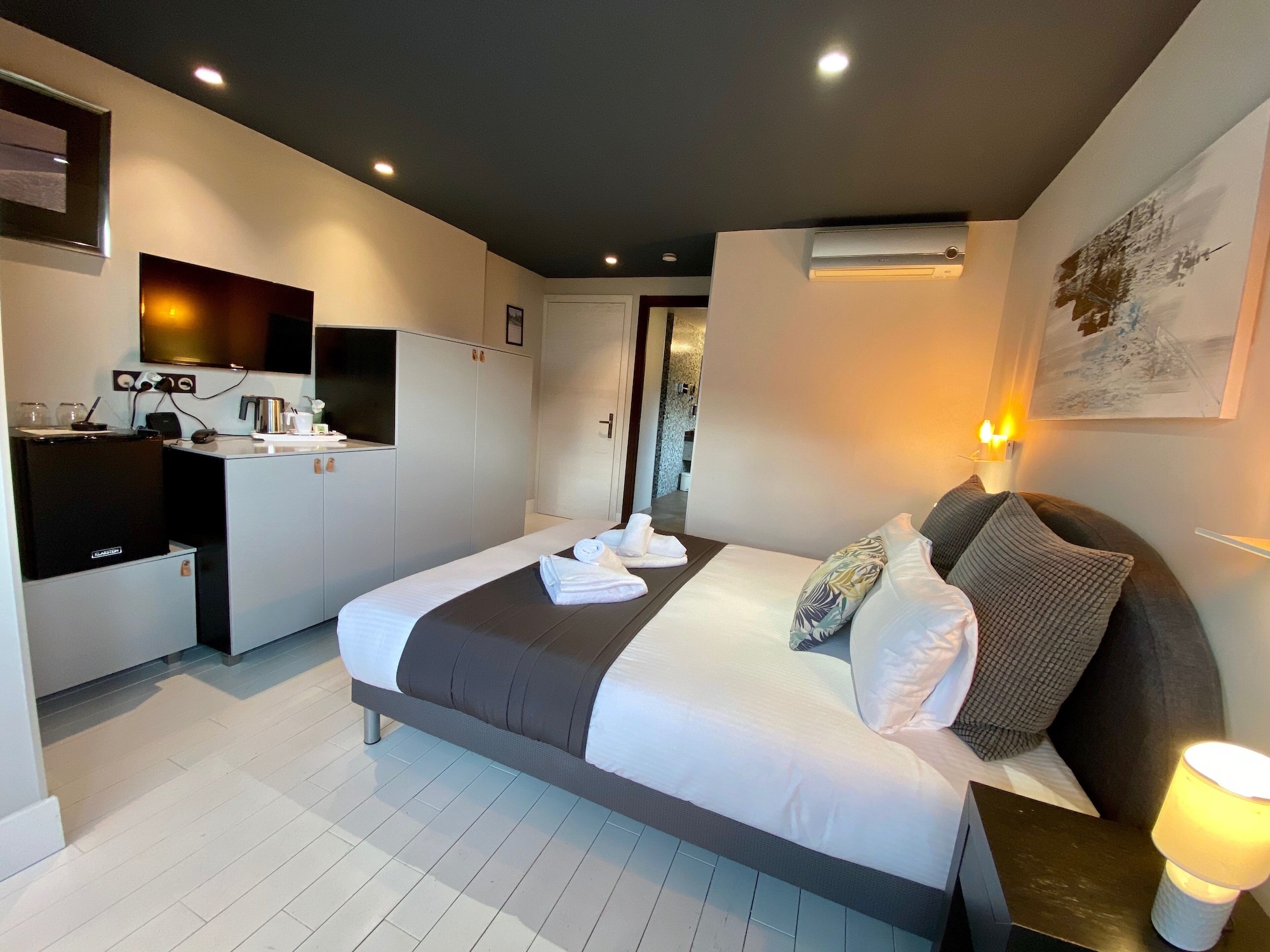 Standard, Double Bed, Lake View, San Balcony