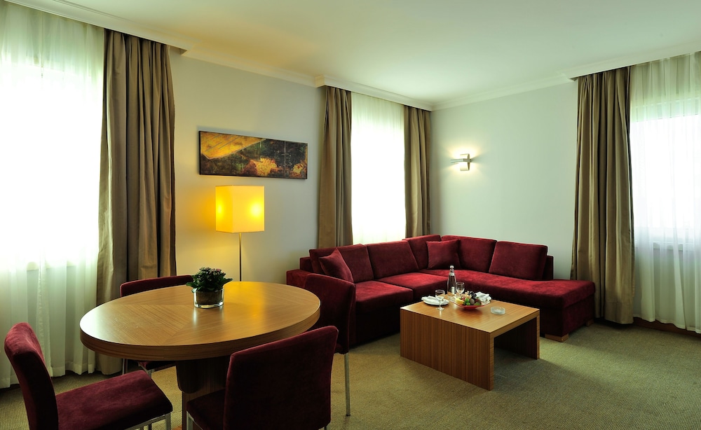 Divan Istanbul City 34/54