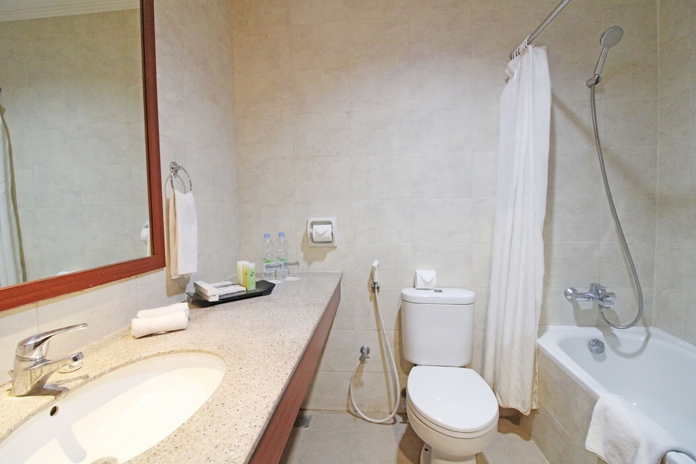 SWISS-BELHOTEL MANOKWARI 11/80