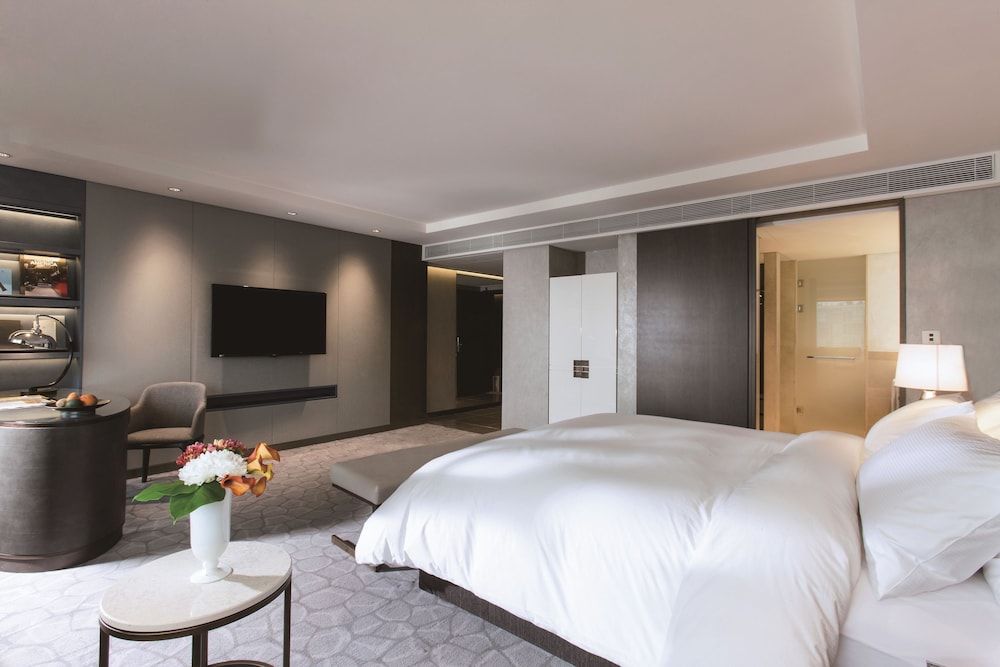 Paradise Hotel Busan 10/75