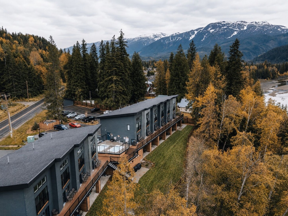 Basecamp Resorts Revelstoke 36/42