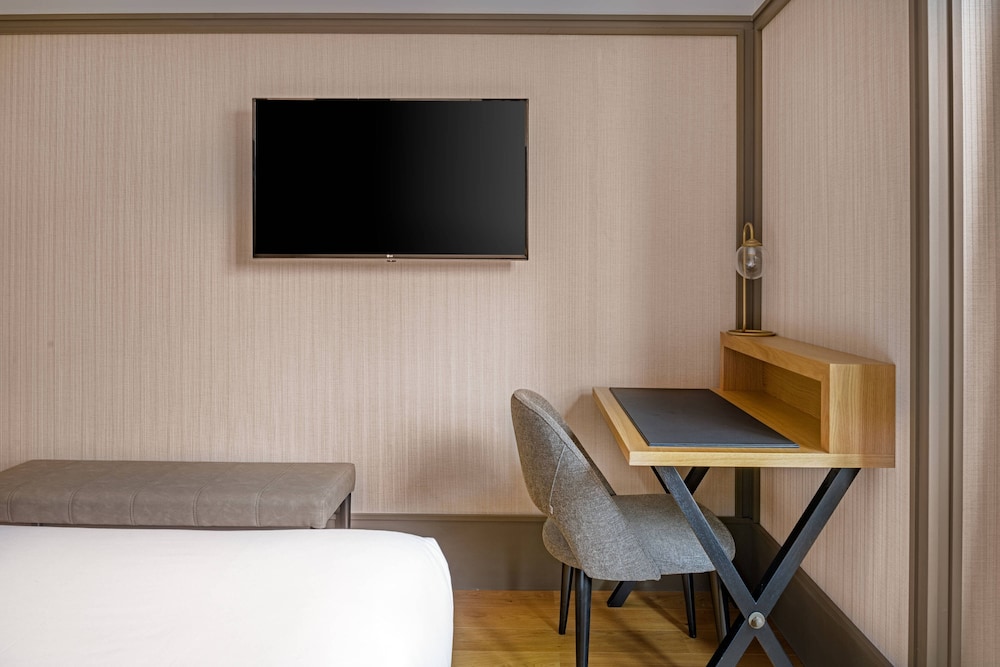 AC Hotel Avenida de America by Marriott 43/44