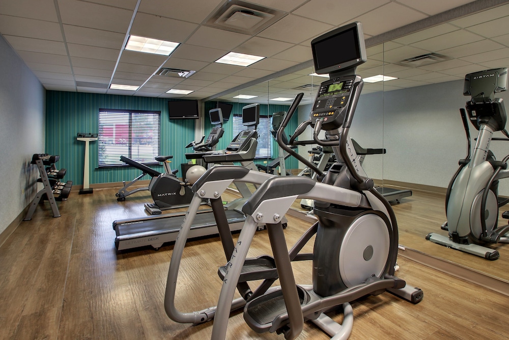 Holiday Inn Express & Suites Chicago North-Waukegan-Gurnee 31/50