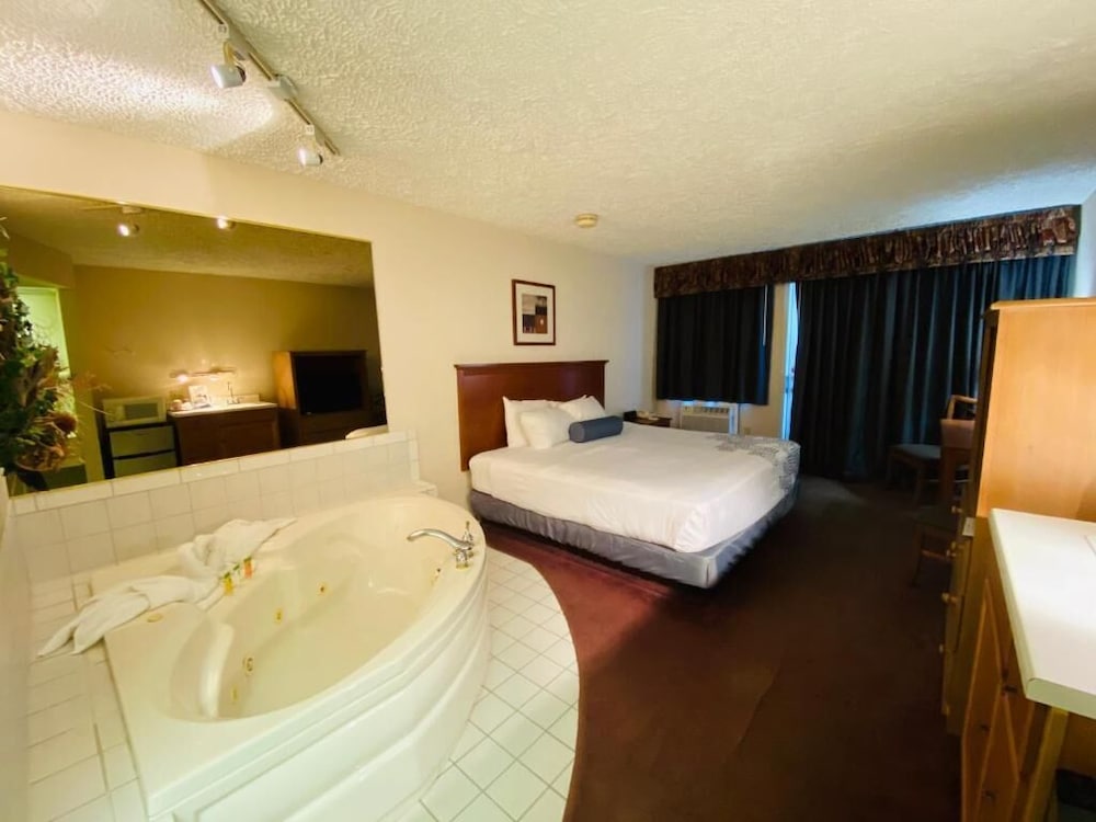 Fleetwood Inn Suites 18/51