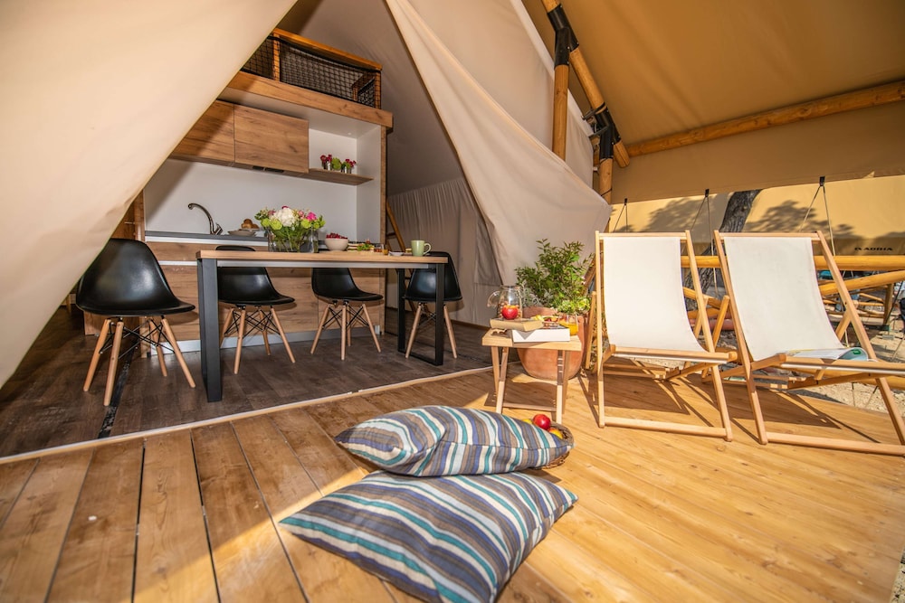 Arena One 99 Glamping 35/50