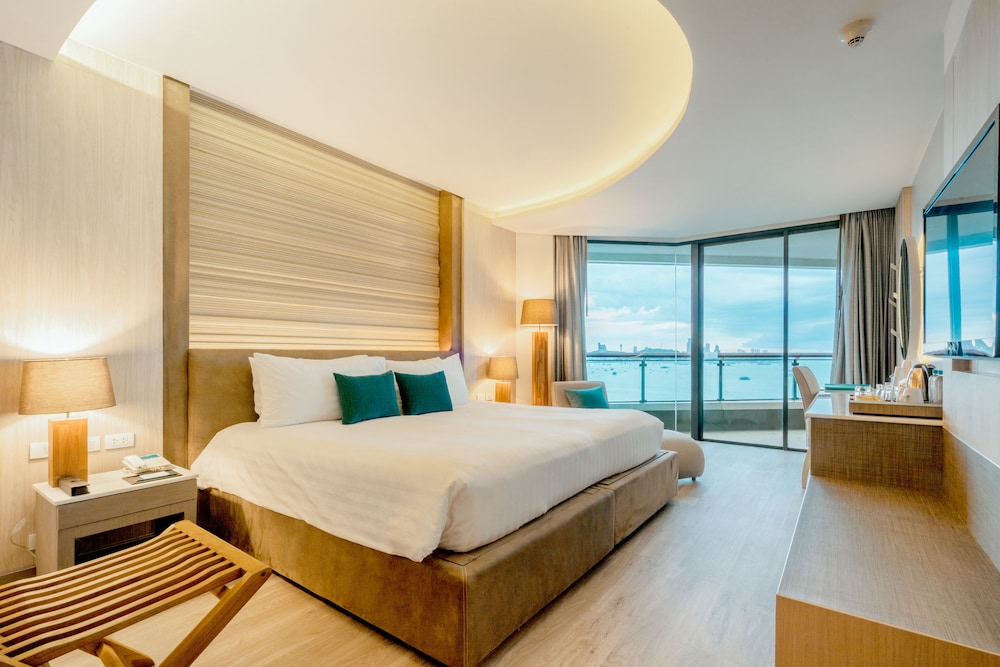 Deluxe Corner room with Sea View (Double)