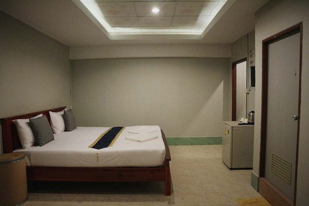 Marina Hut Guest House 8/33