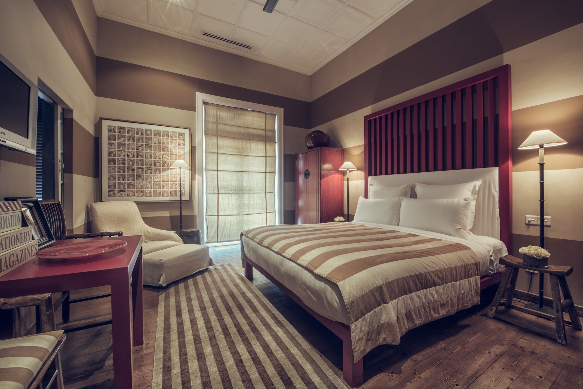 EXECUTIVE, SUITE