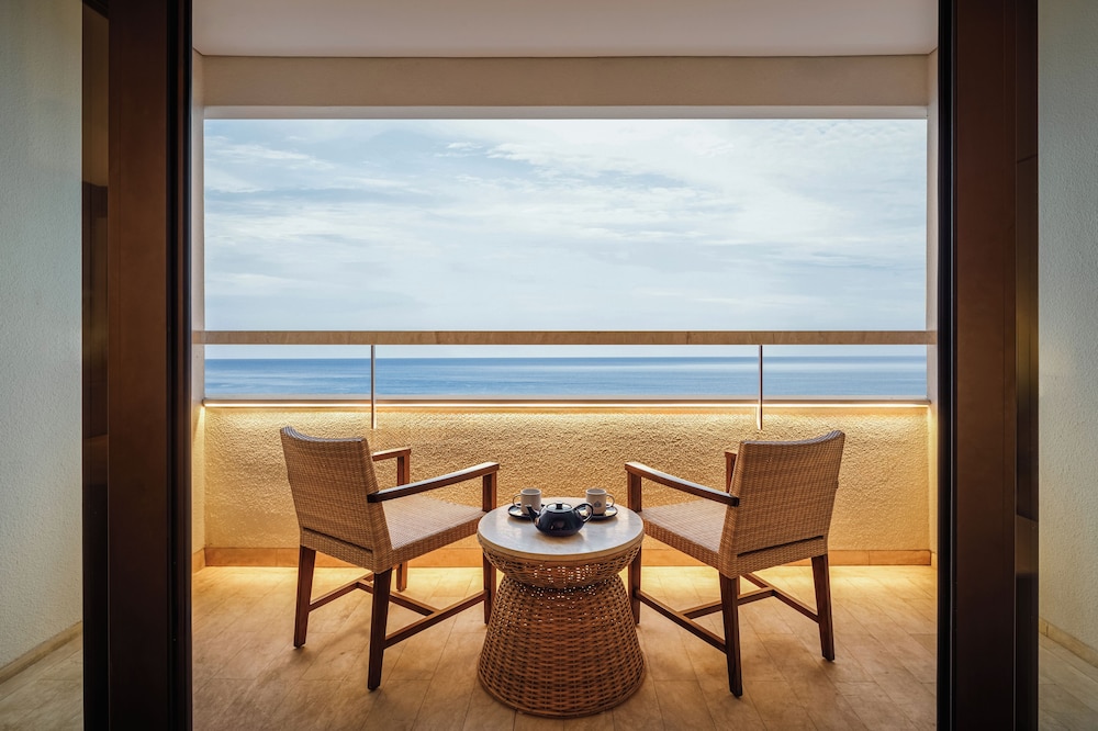 Bali Beach Hotel 40/50