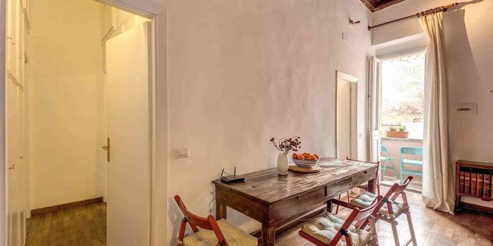 Passetto at Borgo Pio 1/25
