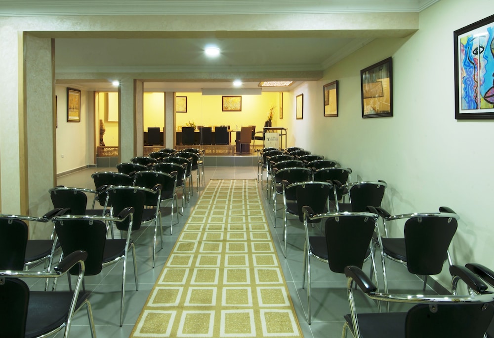 Aparthotel Les Oliviers Suites And Spa 32/38