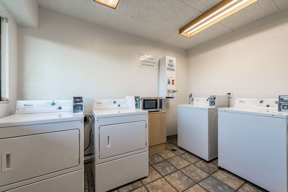 Days Inn by Wyndham Cincinnati I-71 20/28