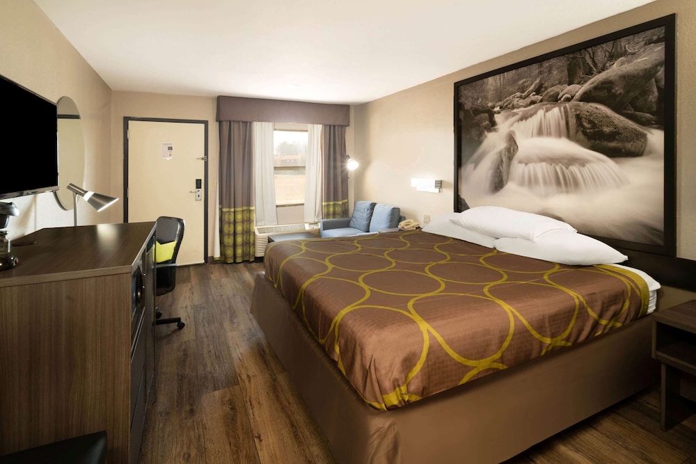Super 8 by Wyndham Cleveland TN 26/36